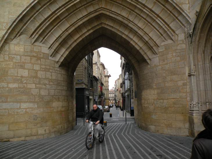  la porte de la Grosse Cloche